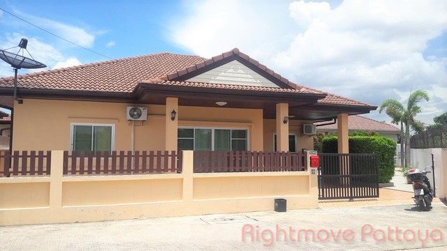 3 ห้องนอน บ้าน สำหรับเช่า ใน พัทยาตะวันออก - Tropical Village #HR1402