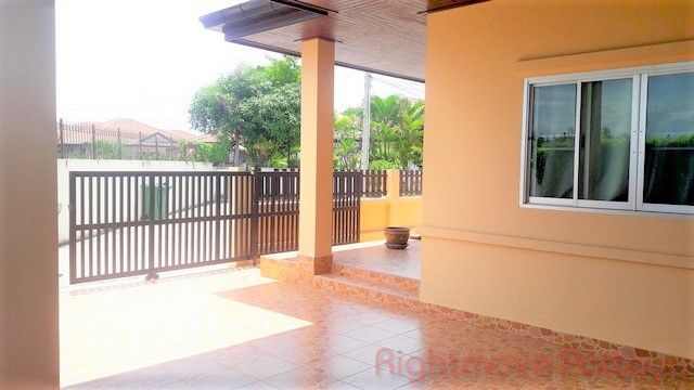 3 ห้องนอน บ้าน สำหรับเช่า ใน พัทยาตะวันออก - Tropical Village #HR1402