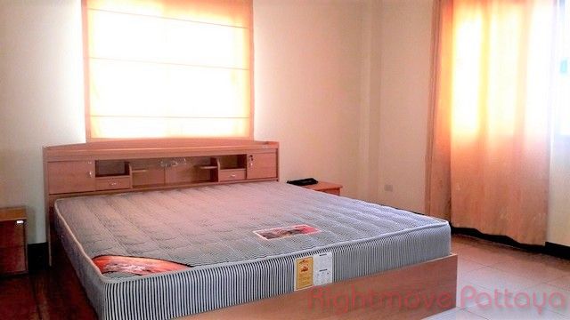 3 ห้องนอน บ้าน สำหรับเช่า ใน พัทยาตะวันออก - Tropical Village #HR1402