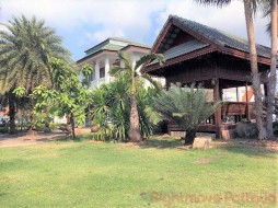 4 Beds House For Sale In East Pattaya - Not In A Village