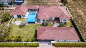 5 Beds House For Sale In East Pattaya - Not In A Village