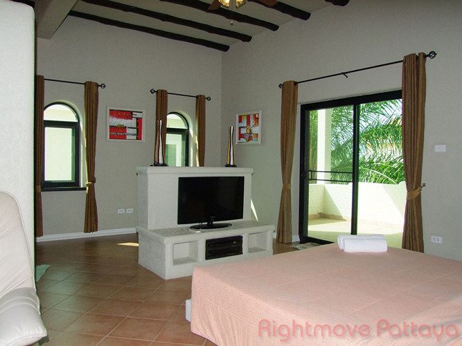 4 Bedrooms House For Sale In East Pattaya - Santa Maria #HS2207