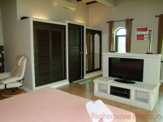 4 Bedrooms House For Sale In East Pattaya - Santa Maria #HS2207