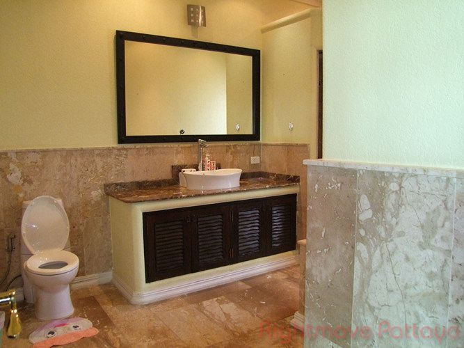 4 Bedrooms House For Sale In East Pattaya - Santa Maria #HS2207