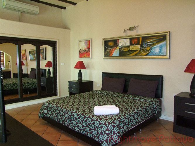 4 Bedrooms House For Sale In East Pattaya - Santa Maria #HS2207