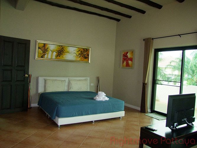 4 Bedrooms House For Sale In East Pattaya - Santa Maria #HS2207