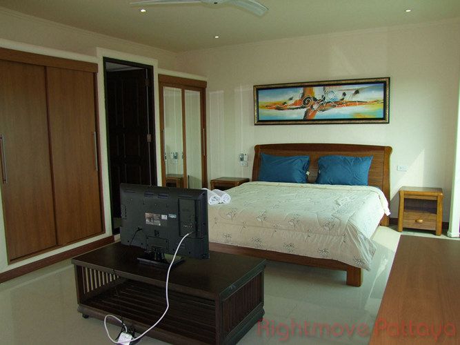 4 Bedrooms House For Sale In East Pattaya - Santa Maria #HS2207