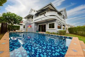 4 Beds House For Sale In East Pattaya - Country Club Villa