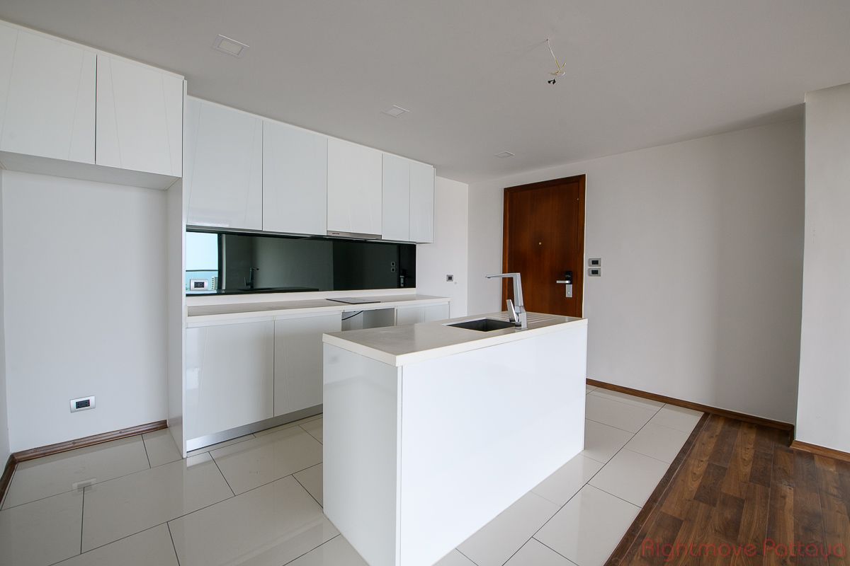 1 Bedroom Condo For Sale In Pratumnak - The Peak Towers #CS4714