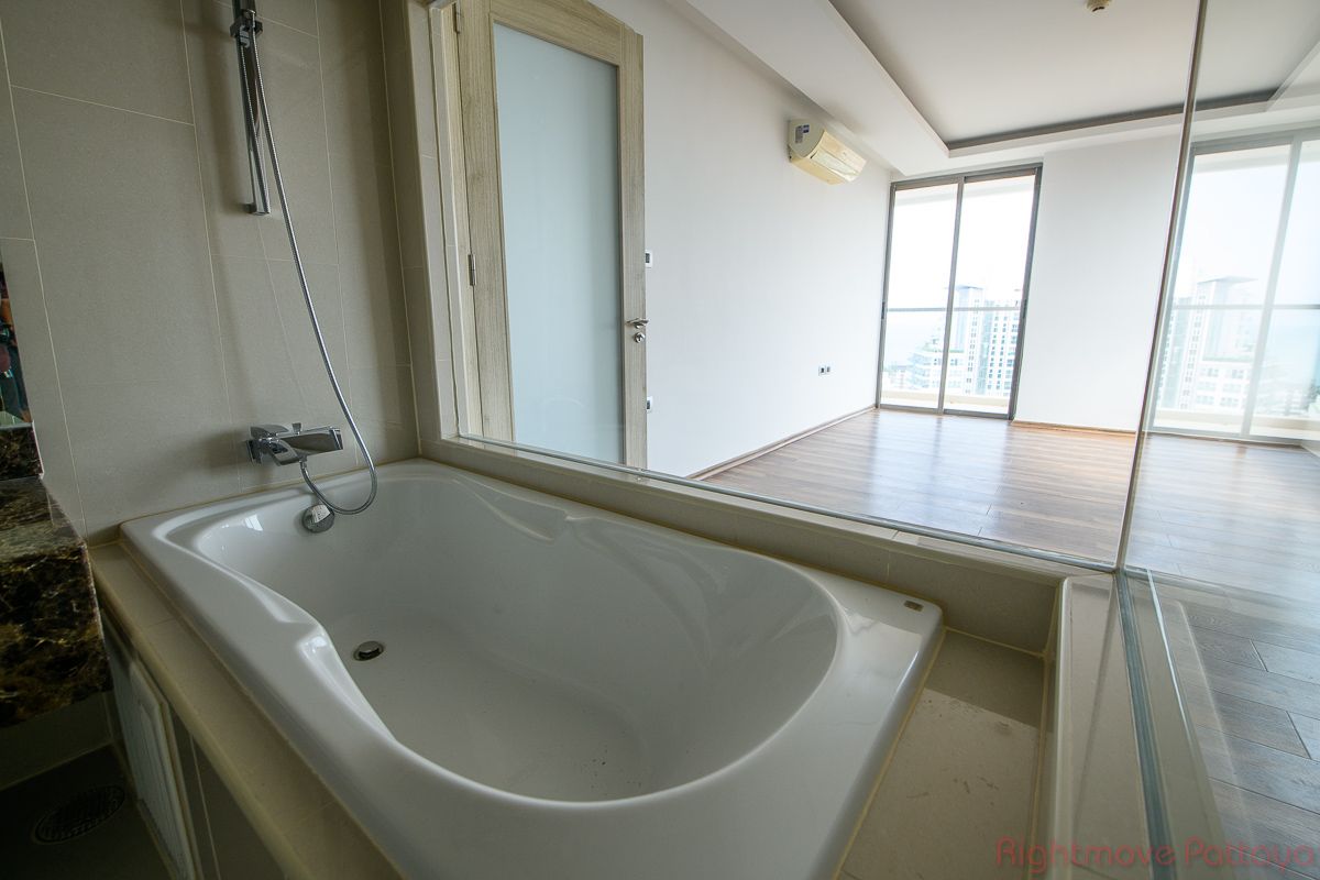 1 Bedroom Condo For Sale In Pratumnak - The Peak Towers #CS4714
