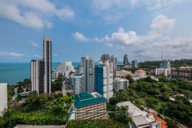 1 Bed Condo For Sale In Pratumnak - The Peak Towers