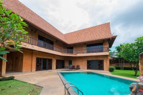 4 Beds House For Rent In East Pattaya-Lanna Villas