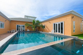 4 Beds House For Rent In East Pattaya - Siam Royal View