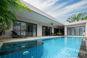 2 Beds House For Rent In East Pattaya - Palm Lakeside Villas