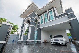4 Beds House For Sale In East Pattaya - Not In A Village
