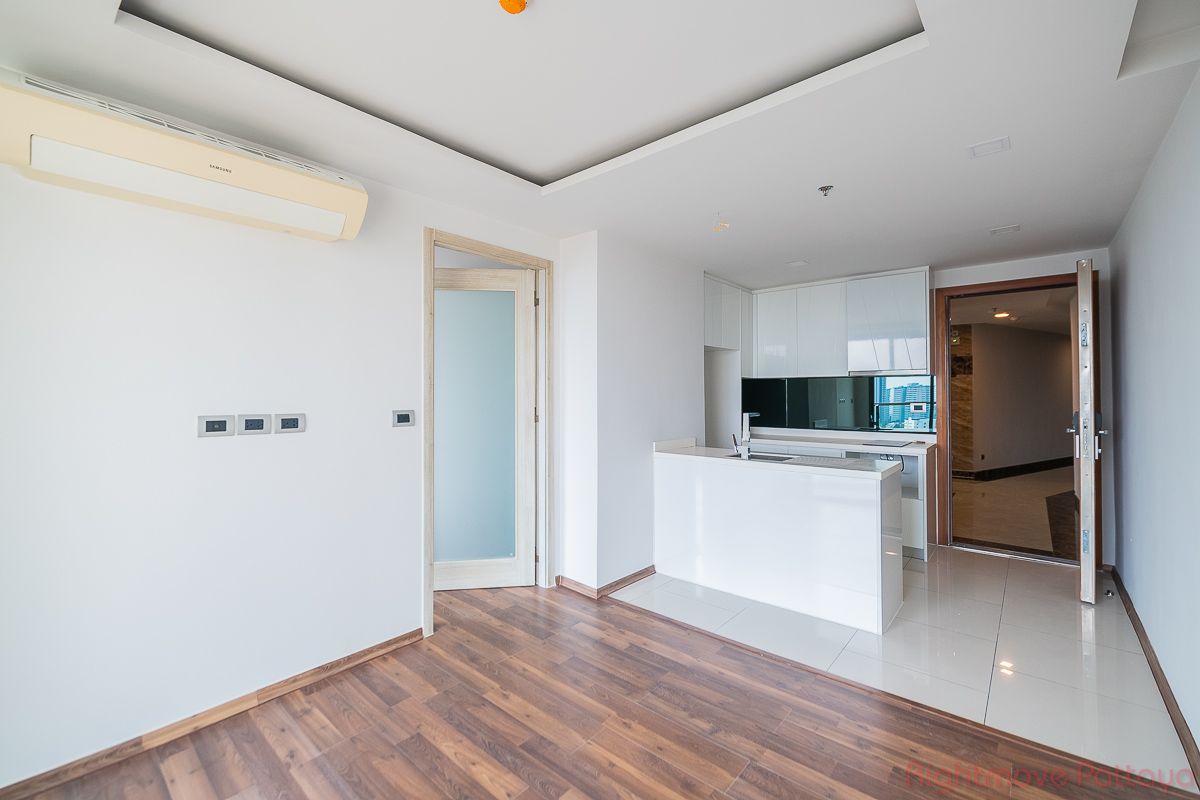 1 Bedroom Condo For Sale In Pratumnak - The Peak Towers #CS5042