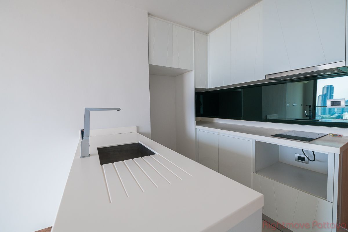 1 Bedroom Condo For Sale In Pratumnak - The Peak Towers #CS5042