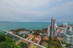 Studio Condo For Sale In Pratumnak - The Peak Towers