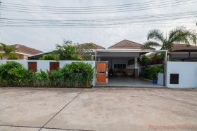3 Beds House For Sale In East Pattaya-Maneeya Home