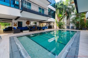 2 Beds Condo For Rent In Pratumnak - My Life Beach