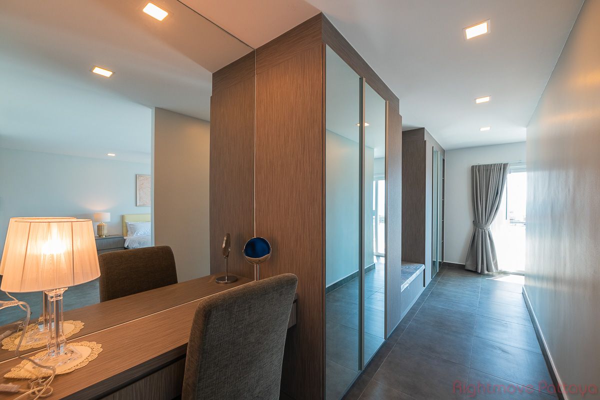 5 Bedrooms Condo For Rent In Pratumnak - Tudor Court #CR2571