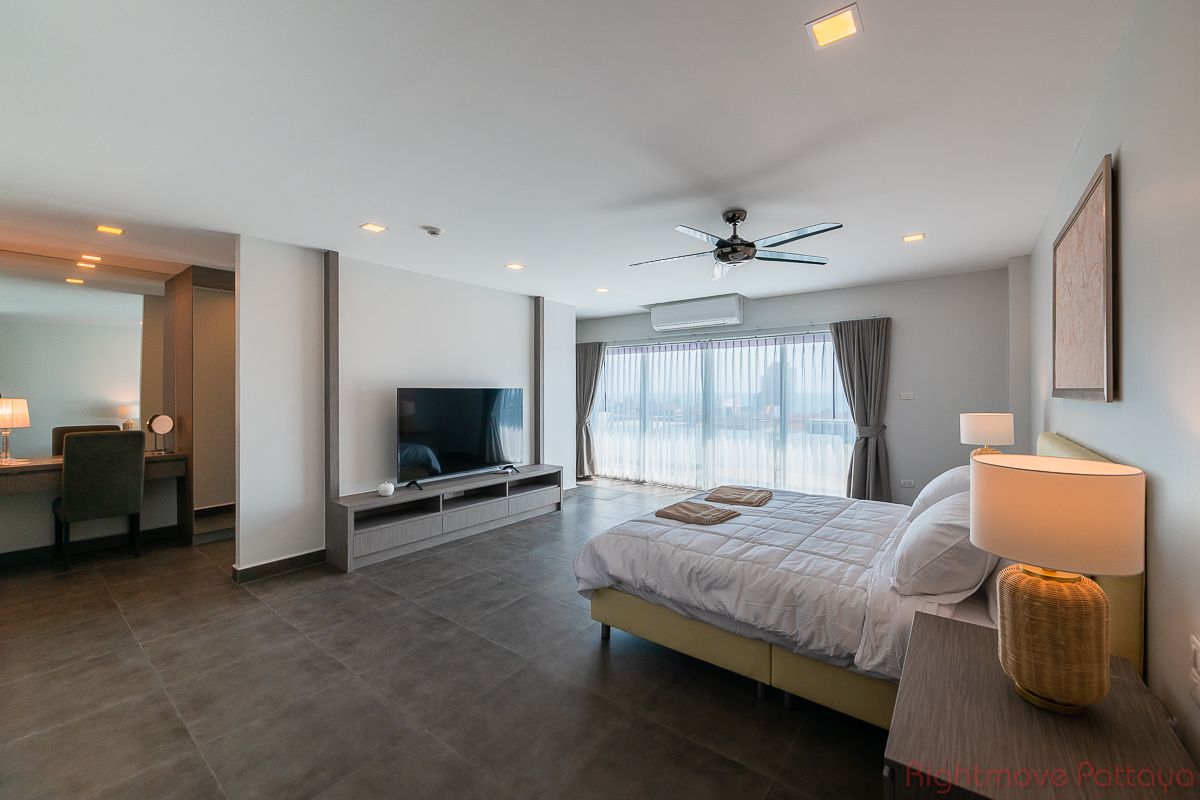 5 Bedrooms Condo For Sale In Pratumnak - Tudor Court #CS5177