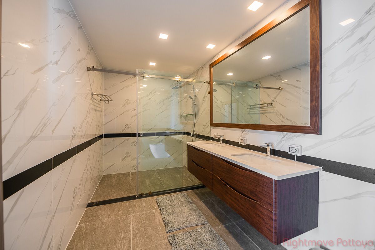 5 Bedrooms Condo For Sale In Pratumnak - Tudor Court #CS5177