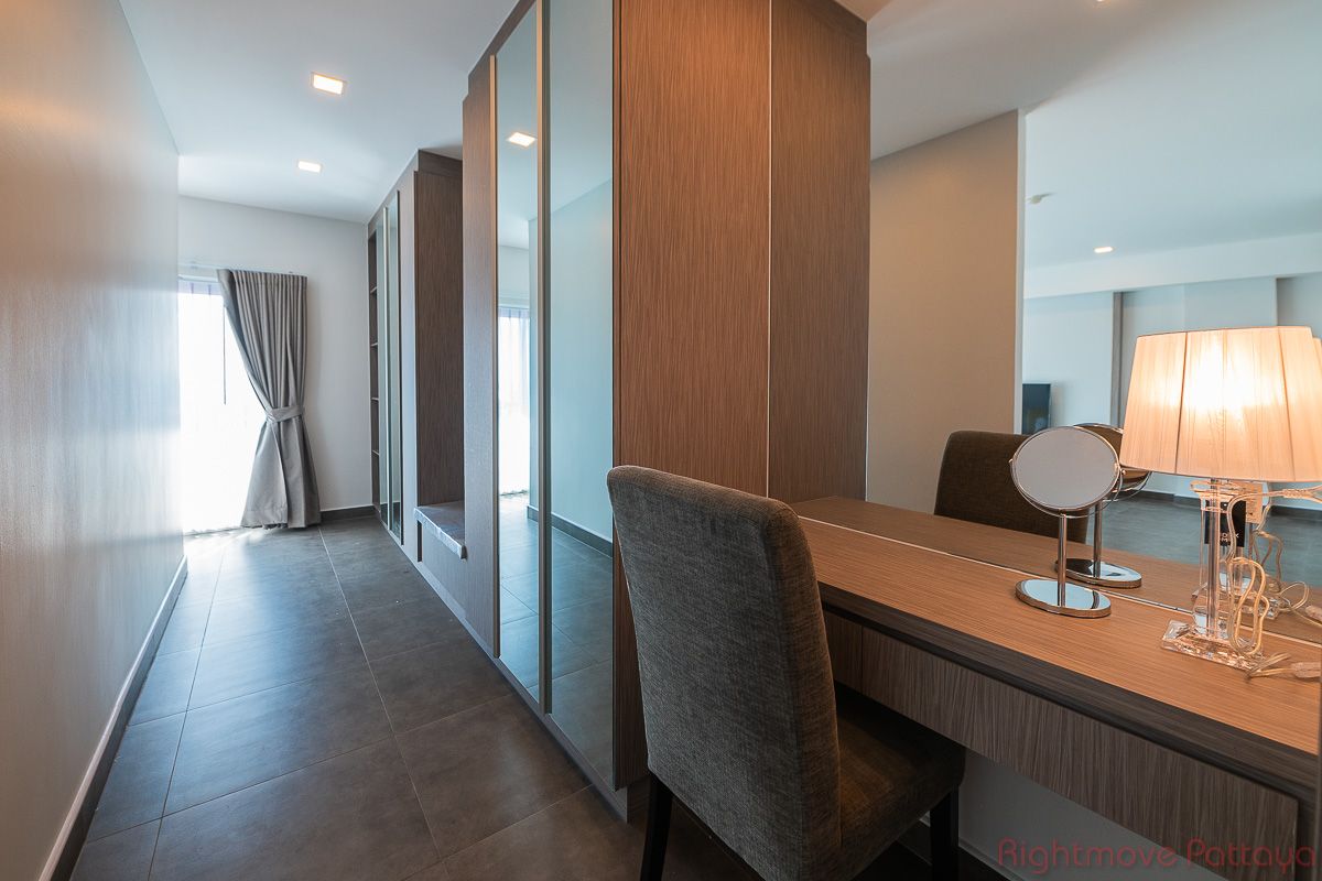 5 Bedrooms Condo For Sale In Pratumnak - Tudor Court #CS5177