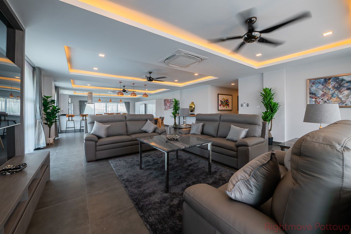 5 Bedrooms Condo For Sale In Pratumnak - Tudor Court #CS5177