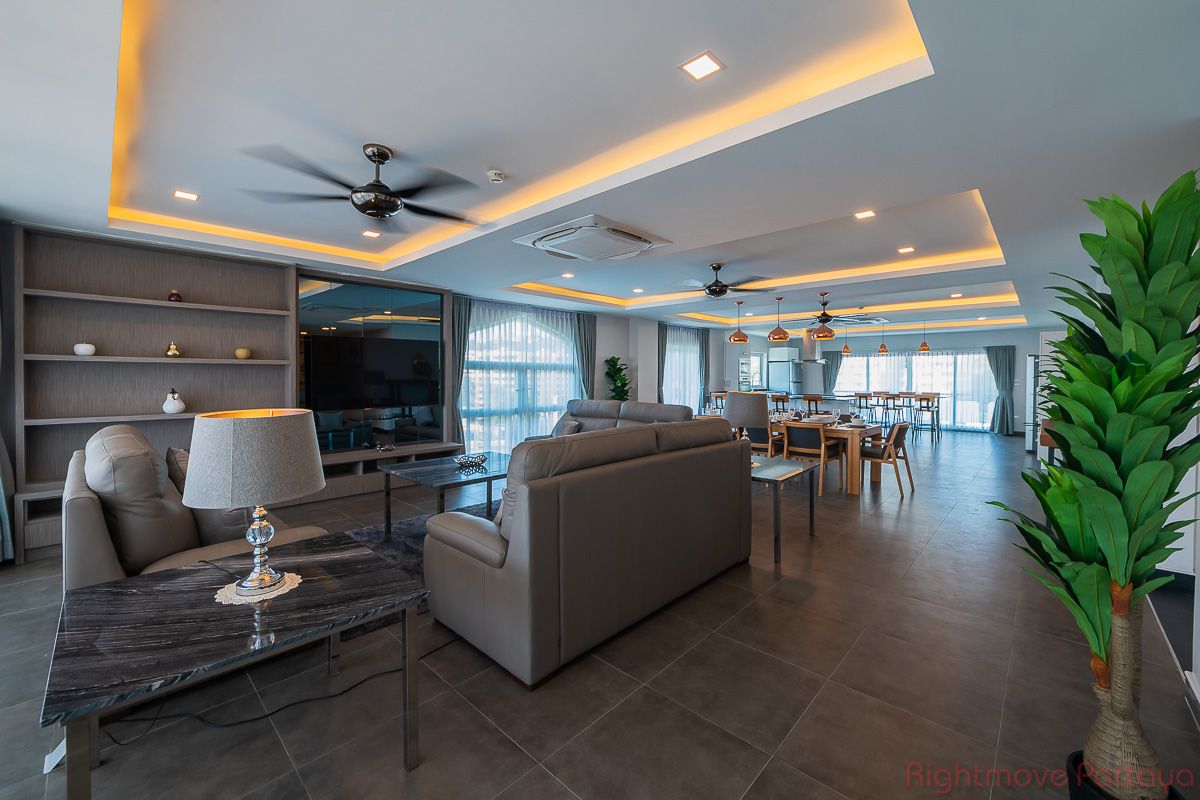 5 Bedrooms Condo For Sale In Pratumnak - Tudor Court #CS5177