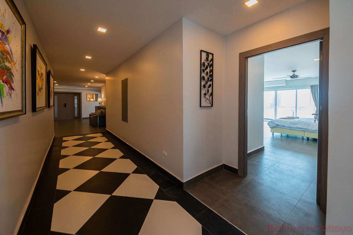 5 Bedrooms Condo For Sale In Pratumnak - Tudor Court #CS5177