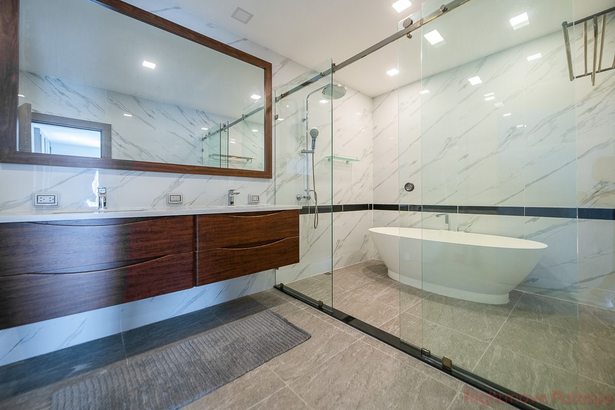 5 Bedrooms Condo For Sale In Pratumnak - Tudor Court #CS5177