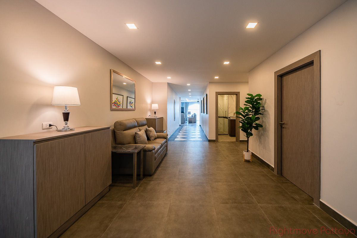 5 Bedrooms Condo For Sale In Pratumnak - Tudor Court #CS5177