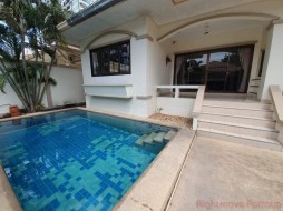 3 Beds House For Rent In Jomtien - Adare Gardens 1