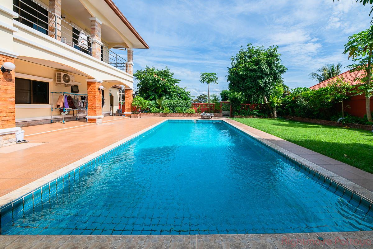 4 ห้องนอน บ้าน สำหรับขาย ใน พัทยาตะวันออก - Lakeside Court #HS2596