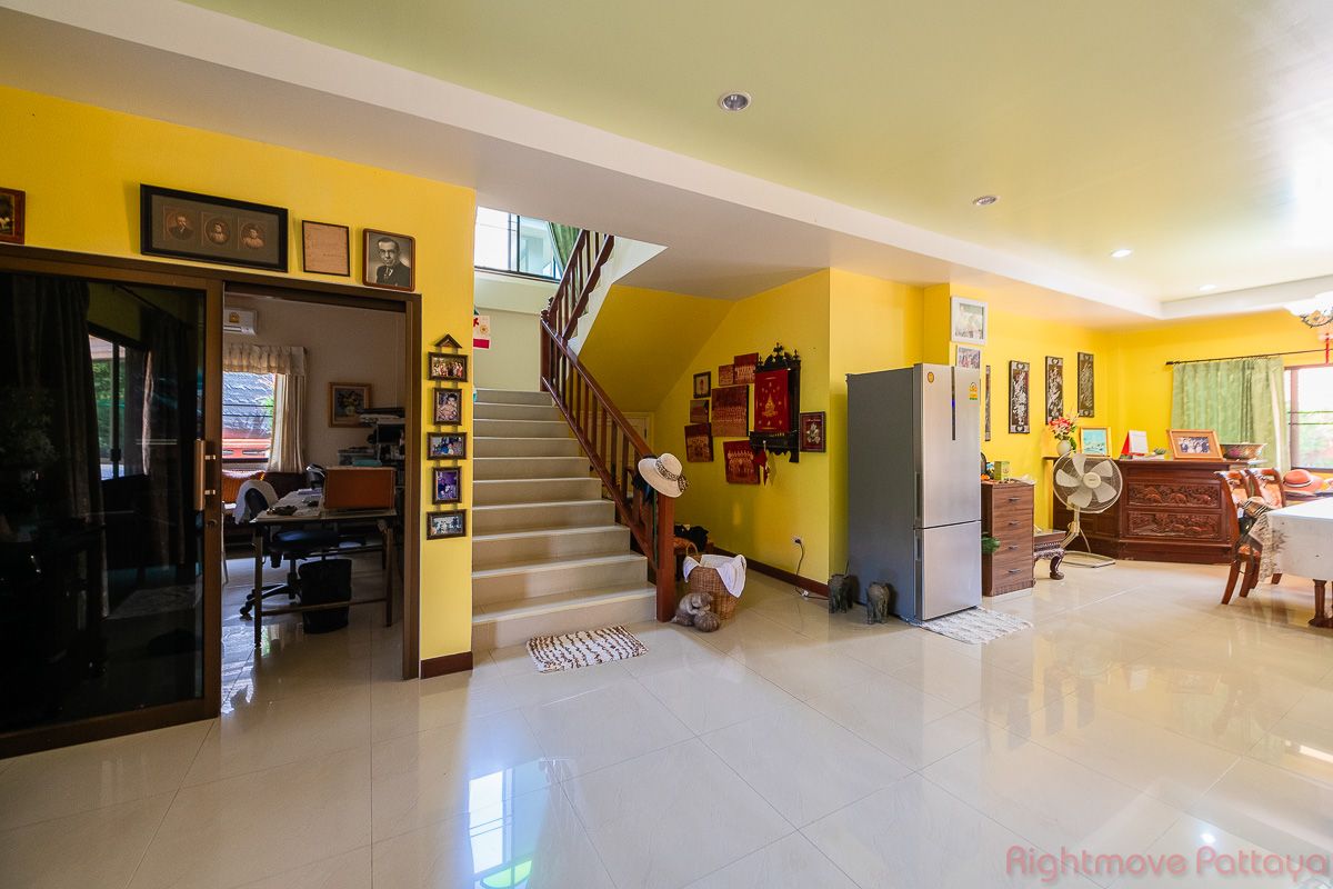 4 ห้องนอน บ้าน สำหรับขาย ใน พัทยาตะวันออก - Lakeside Court #HS2596