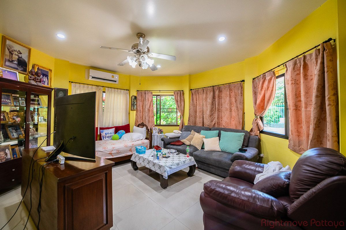 4 ห้องนอน บ้าน สำหรับขาย ใน พัทยาตะวันออก - Lakeside Court #HS2596