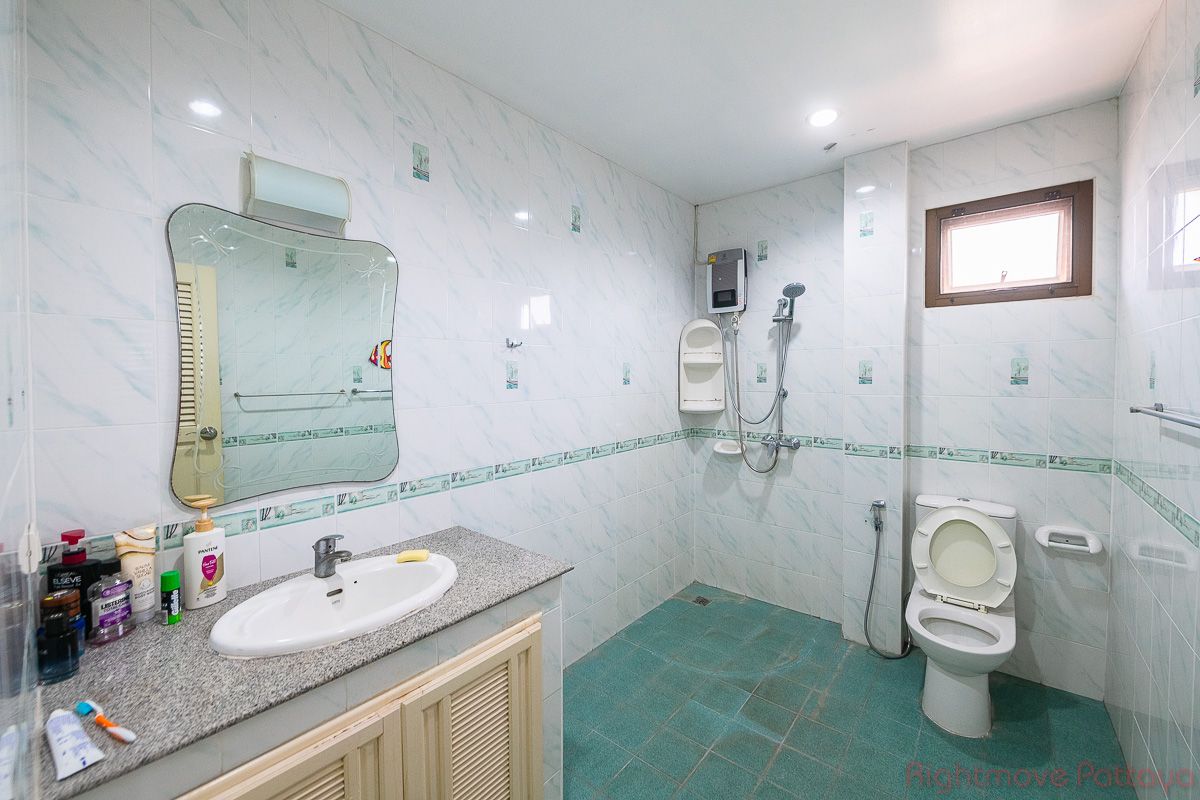 4 ห้องนอน บ้าน สำหรับขาย ใน พัทยาตะวันออก - Lakeside Court #HS2596