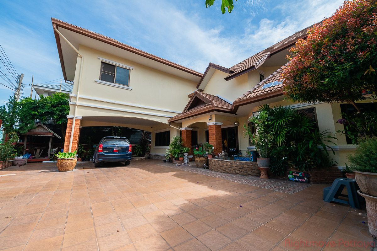 4 ห้องนอน บ้าน สำหรับขาย ใน พัทยาตะวันออก - Lakeside Court #HS2596