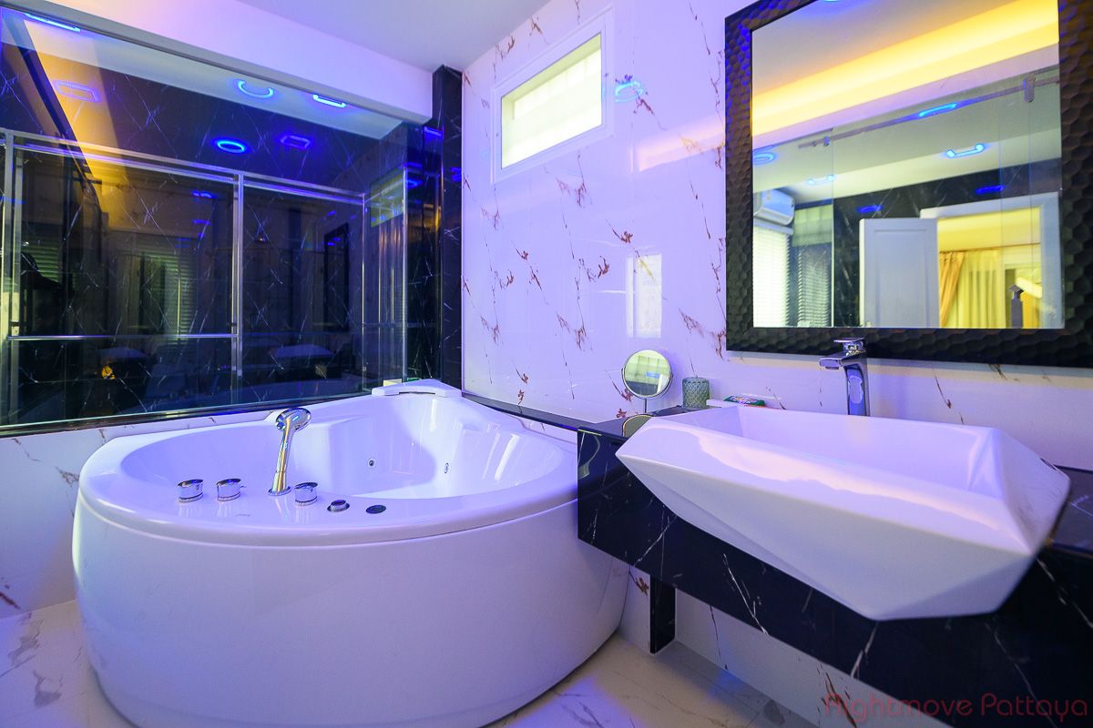 3 Bedrooms House For Rent In East Pattaya - Silk Road #HR1608