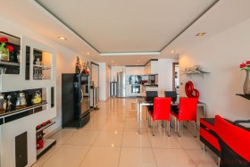 2 Beds Condo For Sale In Pratumnak-Hyde Park 2