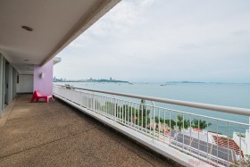 3 Beds Condo For Sale In Naklua - Baan Rimpha Condo