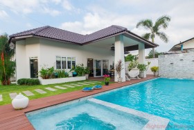 4 Beds House For Sale In East Pattaya - Srisuk Villa