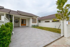 3 Beds House For Sale In East Pattaya - Suwanna Village