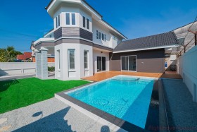 4 Beds House For Sale In Central Pattaya - Suk Em Garden Home