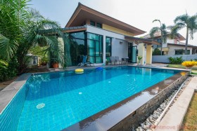 3 Beds House For Rent In East Pattaya - The Village Horseshoe Point