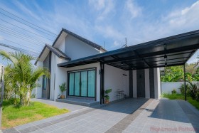 3 Beds House For Sale In East Pattaya - Not In A Village