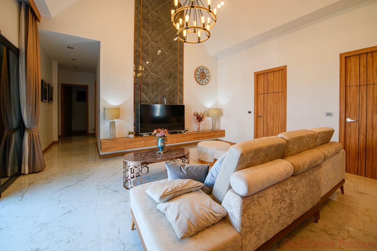 5 Bedrooms House For Sale In East Pattaya - Baan Mae Pool Villa 1 #HS2692