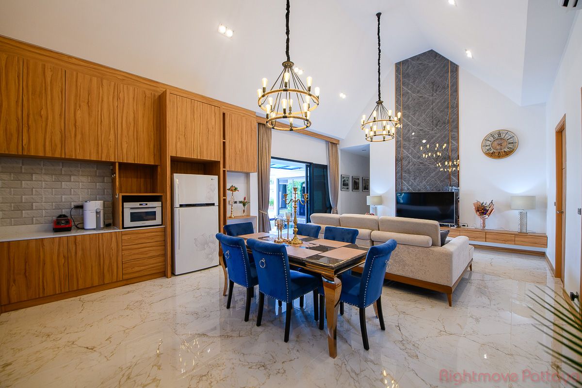 5 Bedrooms House For Sale In East Pattaya - Baan Mae Pool Villa 1 #HS2692