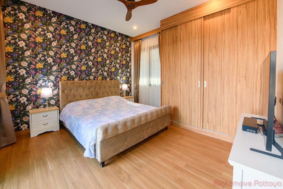 5 Bedrooms House For Sale In East Pattaya - Baan Mae Pool Villa 1 #HS2692